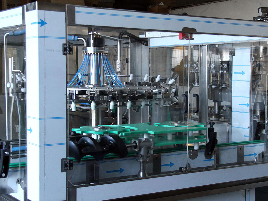 producción, reparación, servicio de máquinas y equipos para el embotellado de bebidas y líquidos Polonia