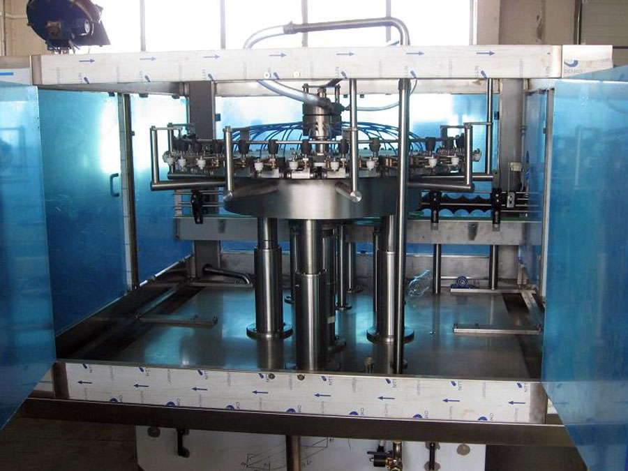 producción, reparación, servicio de máquinas y equipos para el embotellado de bebidas y líquidos Polonia