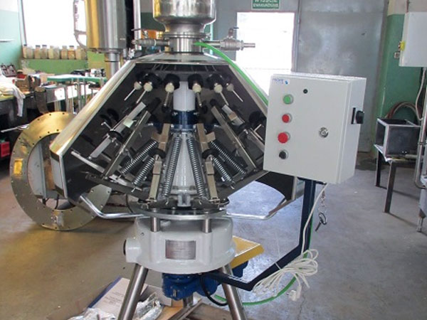 producción, reparación, servicio de máquinas y equipos para el embotellado de bebidas y líquidos Polonia