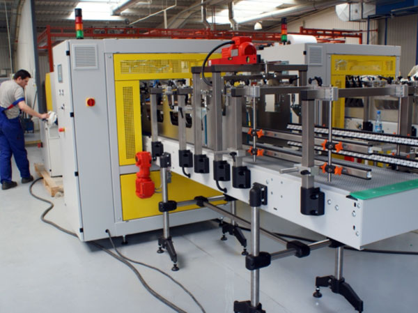 producción, reparación, servicio de máquinas y equipos para el embotellado de bebidas y líquidos Polonia