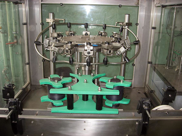 producción, reparación, servicio de máquinas y equipos para el embotellado de bebidas y líquidos Polonia