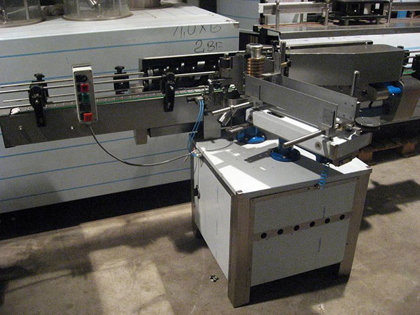 producción, reparación, servicio de máquinas y equipos para el embotellado de bebidas y líquidos Polonia