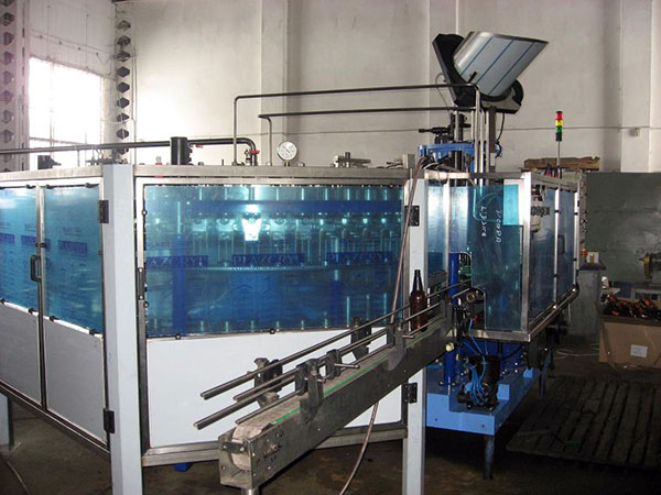 producción, reparación, servicio de máquinas y equipos para el embotellado de bebidas y líquidos Polonia
