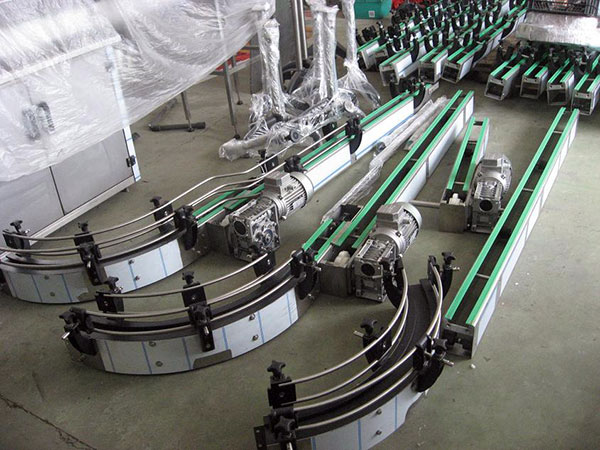 producción, reparación, servicio de máquinas y equipos para el embotellado de bebidas y líquidos Polonia