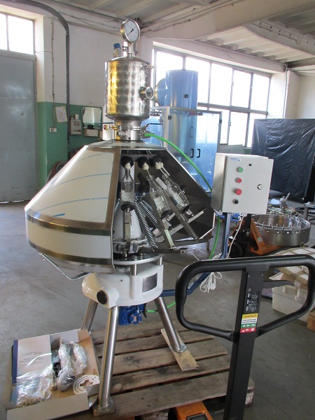 Llenadoras de cerveza semiautomáticas para pequeñas cervecerías.